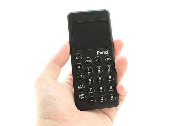 手の平サイズと独特な形状に惚れた。Punkt. MP02実機レビュー