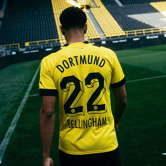 ドルトムント、2022-23新ユニフォームを発表！クラブ誕生地の「窓」を