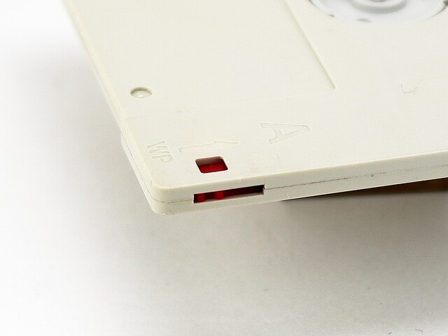 シャープのポケコンで採用された2.5インチFD「ポケットディスク