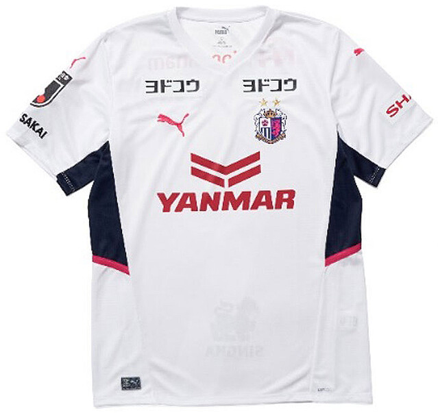 セレッソ大阪、2022新ユニフォーム発表！意外「斜めストライプ」を