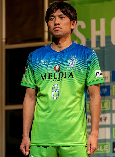 湘南ベルマーレ、2019新ユニフォームを発表！美しき「グラデーション