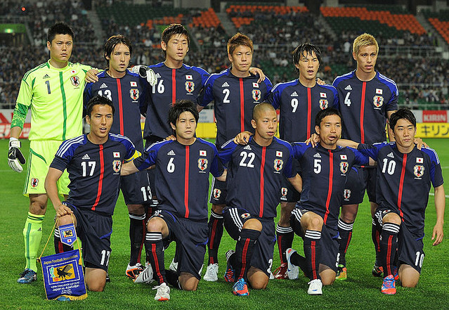 日本代表の歴代ユニフォームを見る！2012年「結束の一本線モデル