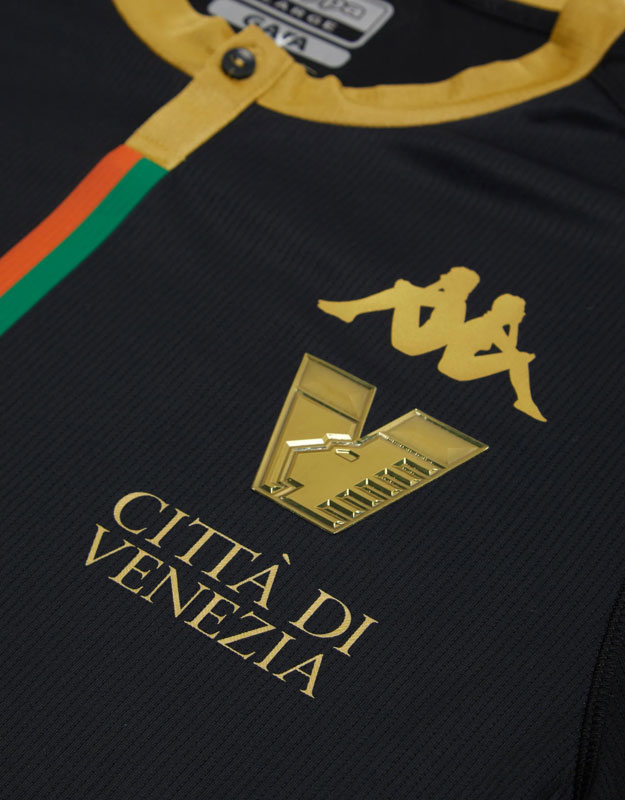ヴェネツィアに華麗で優雅な23-24新ユニ登場！もはや「スポーツウェア