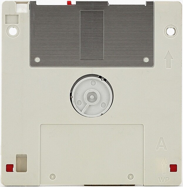 シャープのポケコンで採用された2.5インチFD「ポケットディスク