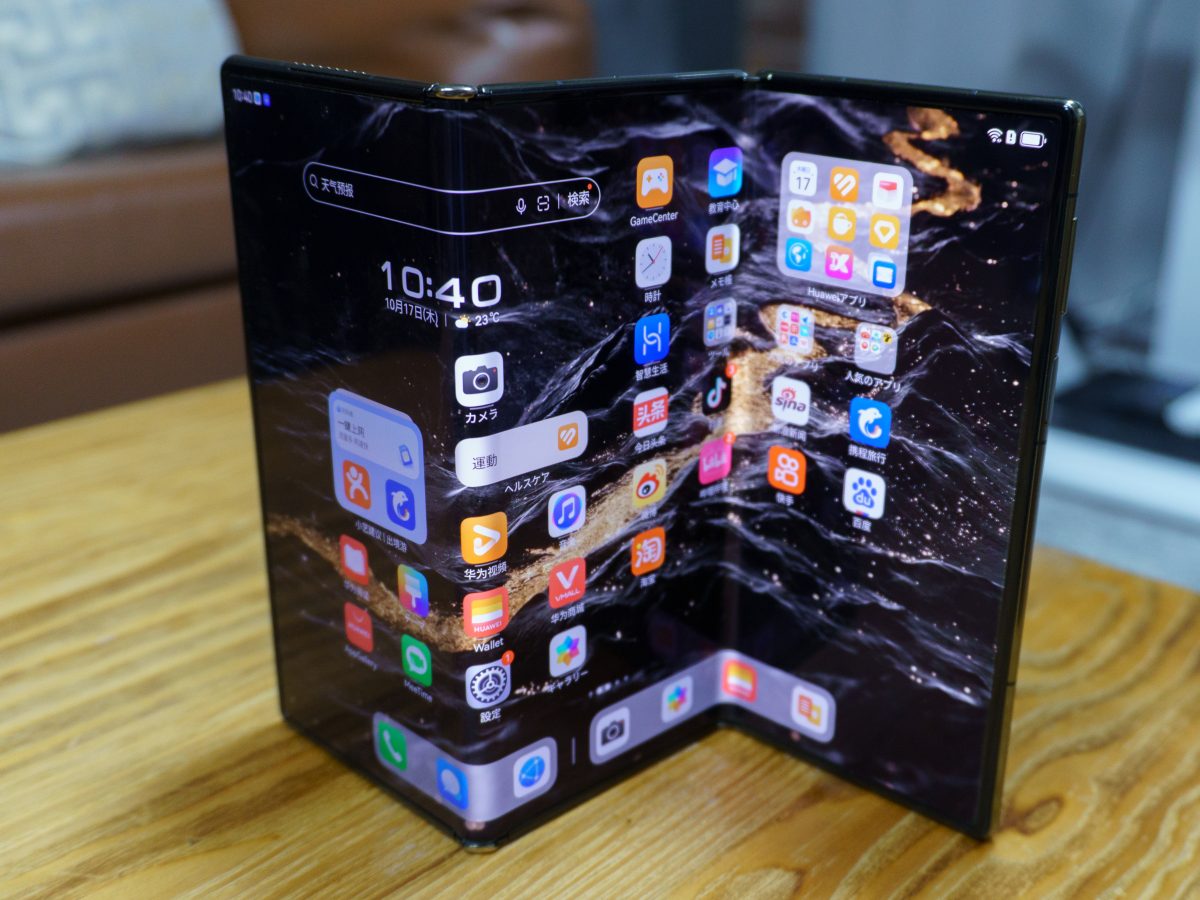 国内では発売困難なファーウェイの世界初3つ折りスマホ「Mate XT