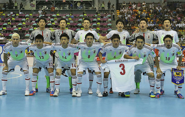 日本代表の歴代ユニフォームを見る！2012年「結束の一本線モデル