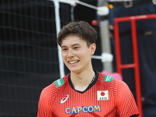 髙橋藍は男子バレー日本代表の「攻守の要」 同ポジションの2mの新星