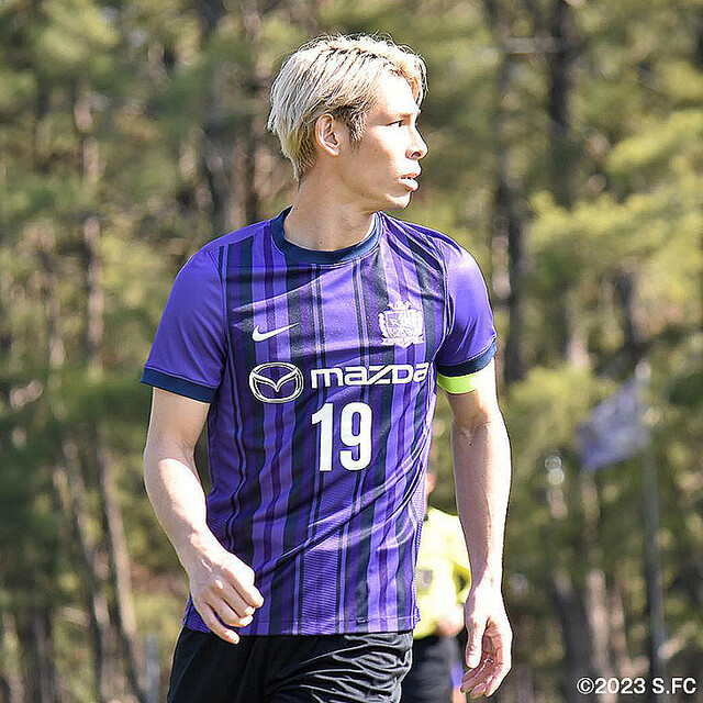 サンフレッチェ広島、かっこよすぎる「練習試合ユニ」を限定発売！胸の