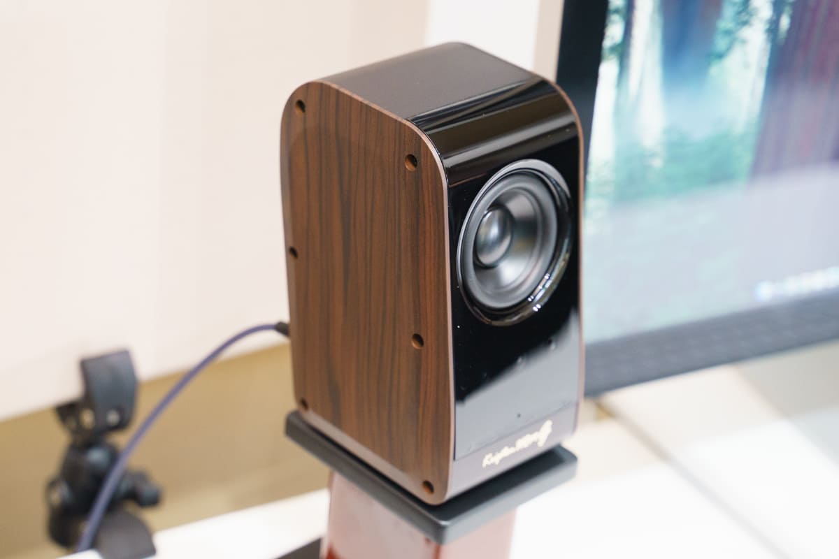 クリプトン、アクティブスピーカー「KS-11G」に木目調パネル採用、音も