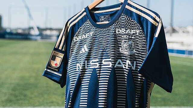 横浜F・マリノス、ゴージャスな夏限定ユニを発表！「歓喜のセレモニー