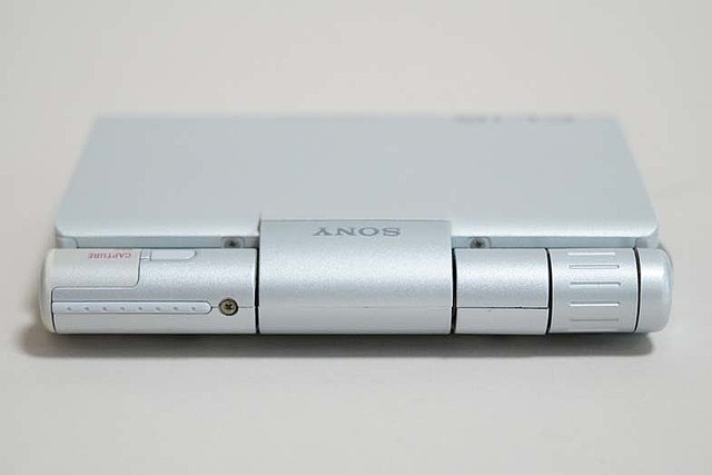 ソニー「CLIE PEG-UX50」こそ平成の名機。令和に語り継ぎたいデジタル