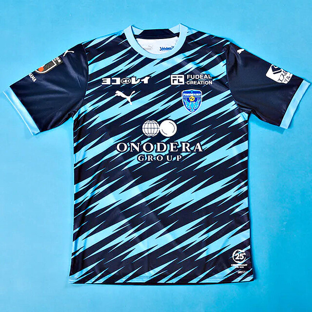 横浜FCが「25周年記念」サードユニを発表！“ネイビー×HAMABLUE”が超絶