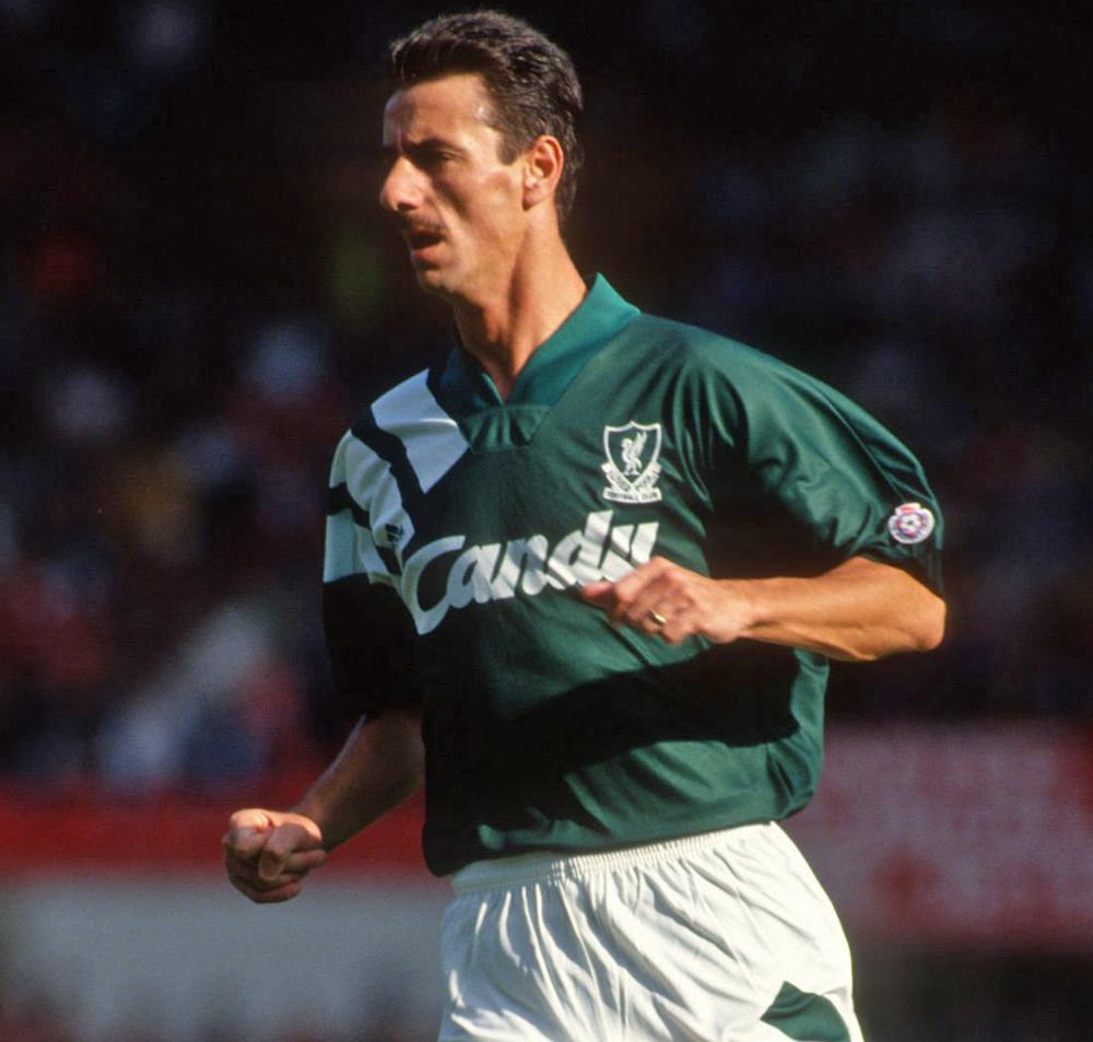 緑が復活！リヴァプールが新サードユニフォームを発表 「旧アディダス