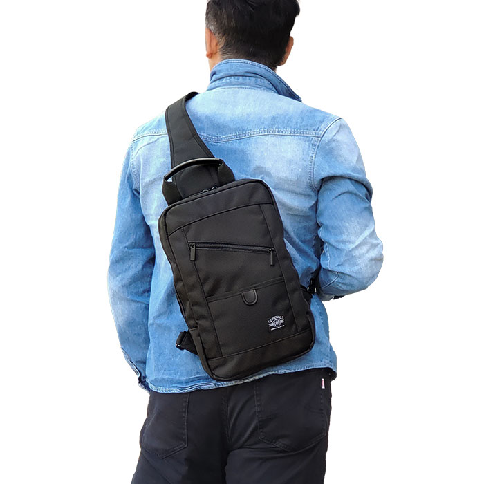 楽天市場】ショルダーバッグ ボディバッグ メンズ A4 薄型 スリム 軽量