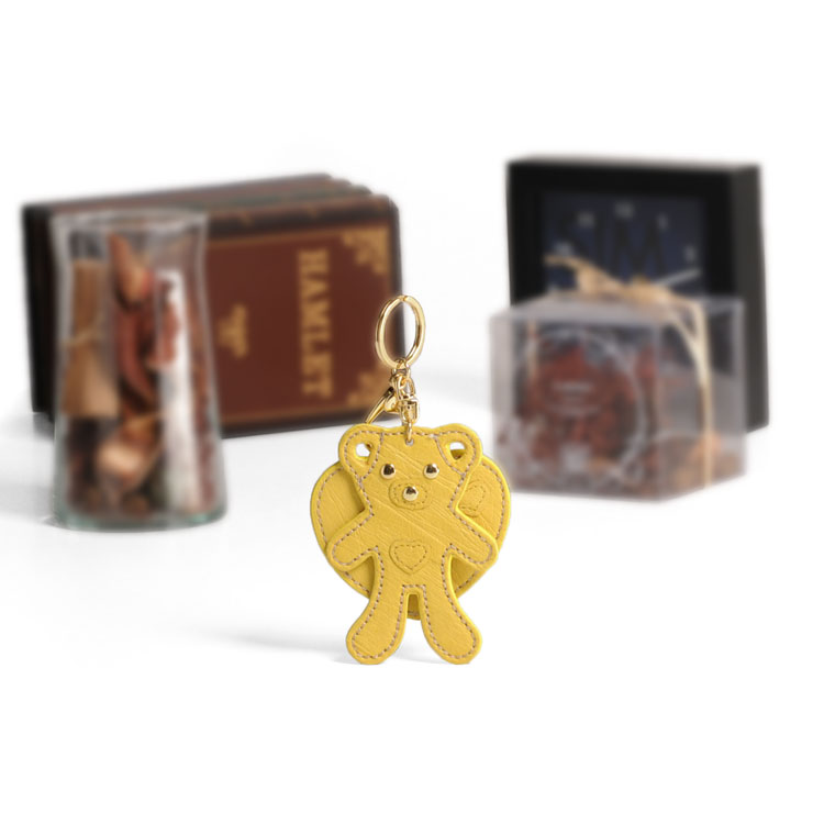 激レア ボッテガヴェネタ 携帯電話用クロコダイルレザー製くまチャーム