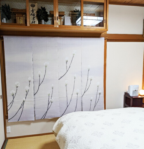 掛軸タペストリー 　本麻製手織り染色　「笑」のデザイン　KERA工房 本麻タペストリー KERA工房 「夢」 筆文字 手織り 掛け軸 棒付き ロウ