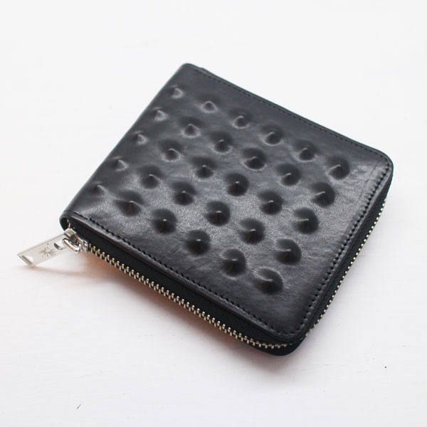Maison MIHARA YASUHIRO - 炙り出しスタッズZIPウォレット | ADDICT