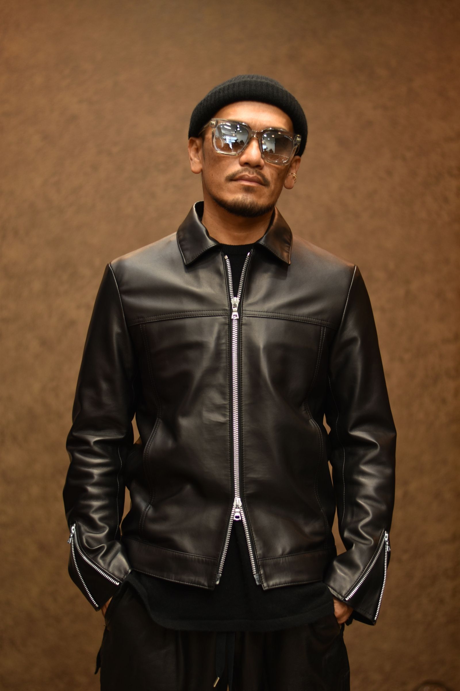 ISAMU KATAYAMA BACKLASH - スペインラムレザー 襟付きシングル