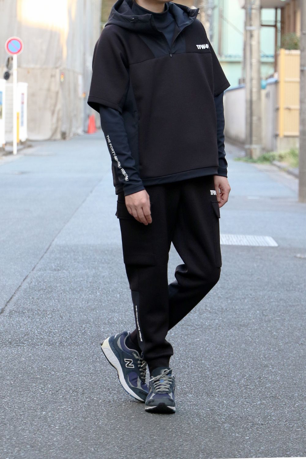 TFW49 - CARDBOARD MATERIAL SHORT SLEEVE HOODIE / カードボード