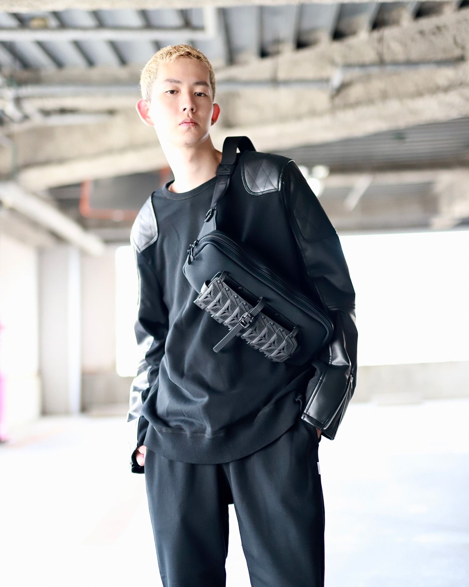 INNERRAUM ブラック Object 167 クロスボディバッグ