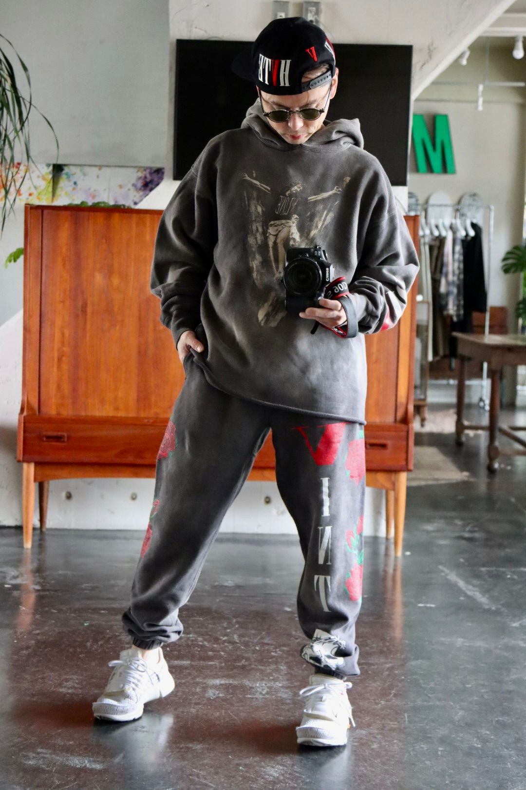 SAINT M×××××× 22SS VLONE HOODIE style. | 2301 | MARK