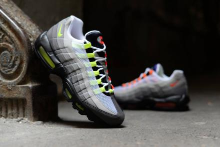 国内8月6日発売予定】 ナイキ エアマックス95 OG ブラック/ボルト