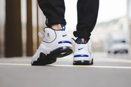 海外発売中】 ナイキ エアペニー 2 ホワイト/ブラック/バーシティ