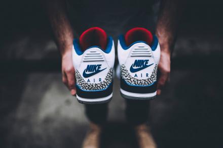 国内11月25日発売予定】 ナイキ エアジョーダン3 レトロ ホワイト