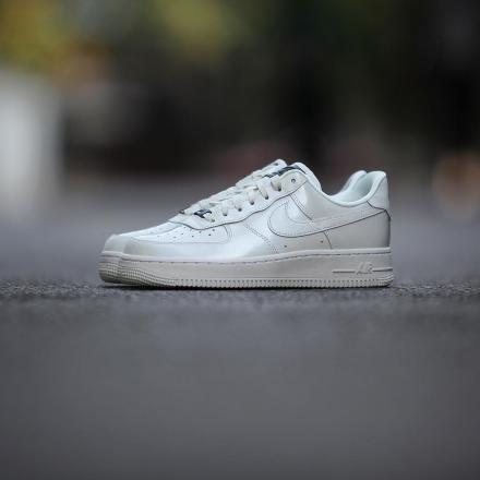 国内2月15日発売予定】 ナイキ ウィメンズ エア フォース 1 リュクス