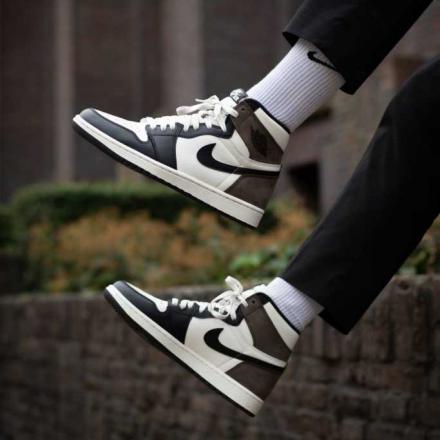 国内11月21日発売予定】ナイキエアジョーダン1 レトロ ハイ OG 