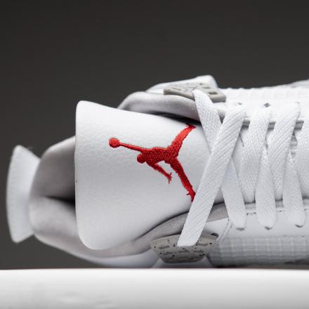 国内7月28日発売予定】 ナイキ エアジョーダン4 レトロ ホワイト