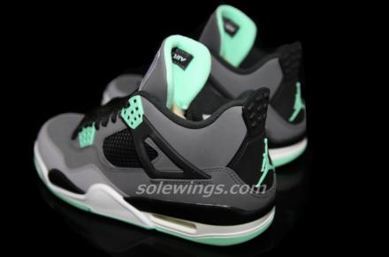 8月17日発売予定】 ナイキ エアジョーダン4 レトロ ダークグレー