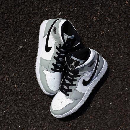 国内7月11日再販予定】ナイキ エアジョーダン 1 ミッド ライト