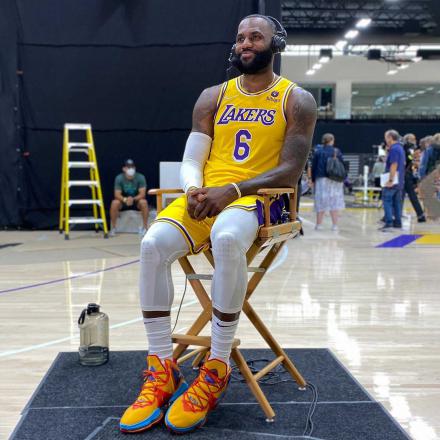 国内12月5日発売予定】 スペース プレイヤーズ × ナイキ レブロン 19