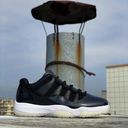 国内4月23日発売予定】ナイキエアジョーダン 11 ロー 