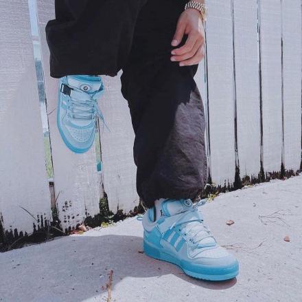 国内8月27日発売予定】バッド・バニー × アディダス オリジナルス