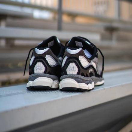 国内8月11日発売予定】 アシックス ゲル NYC アイボリー/クレイ グレイ