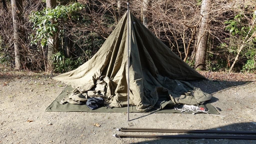 スーパーラムダポールとUSパップ風東ドイツ軍テントシート（逆Vポール