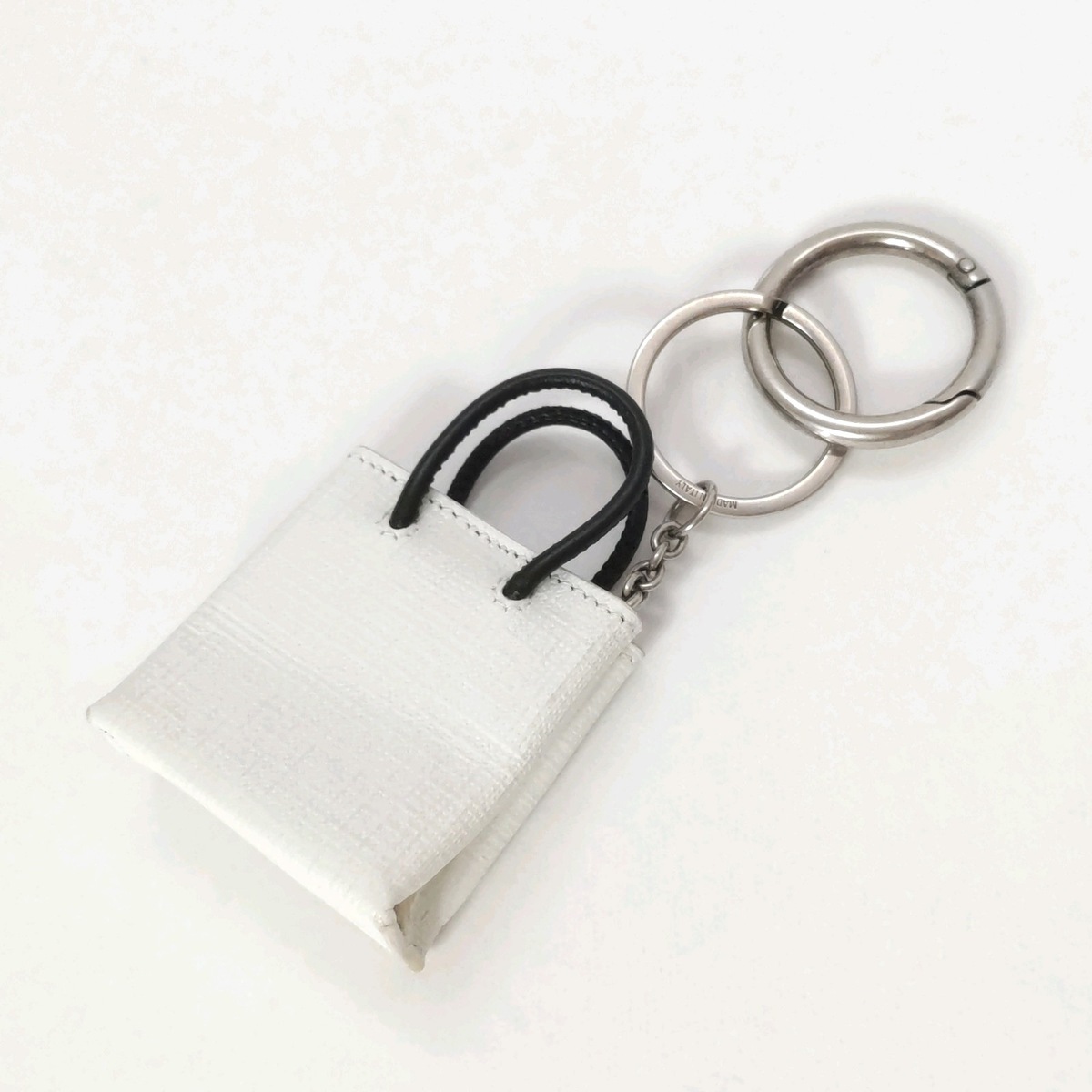 バレンシアガ/キーホルダー(チャーム)/白×黒の買取実績【ブランディア】