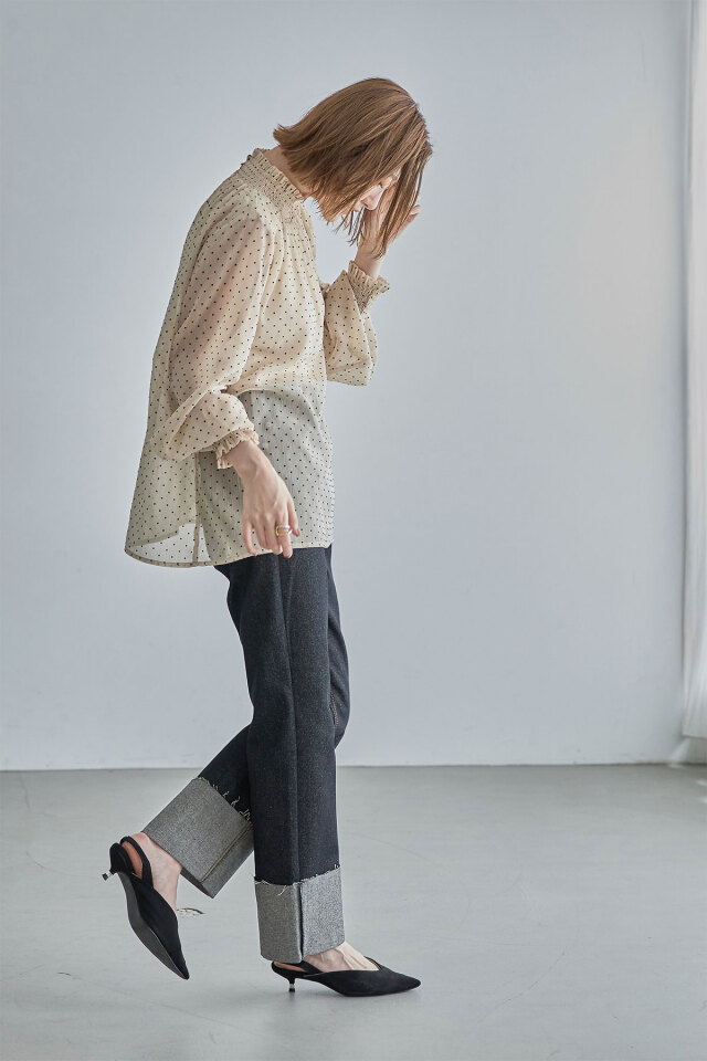 Takakoさん着用】フロッキードットシャーリングブラウス