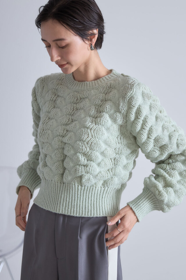 立体編地クロップドニットプルオーバー
