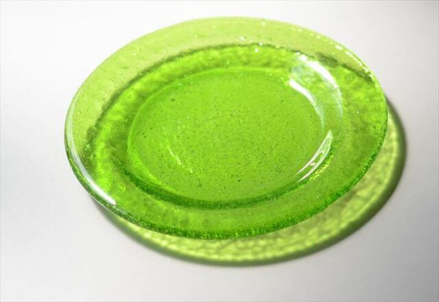 フィンランド製 Humppila Talonpoika グリーンガラスのプレート 16cm