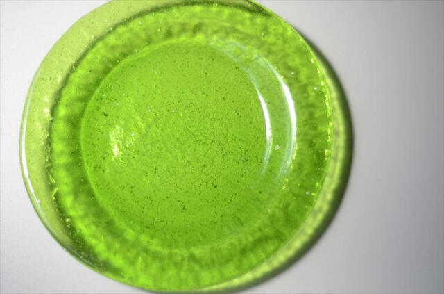 フィンランド製 Humppila Talonpoika グリーンガラスのプレート 16cm