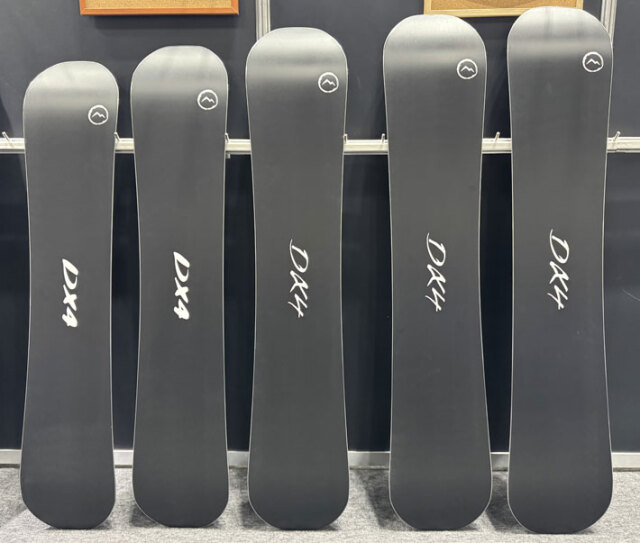 25-26 ノベンバー スノーボード NOVEMBER DX4 ディエックスフォー DX