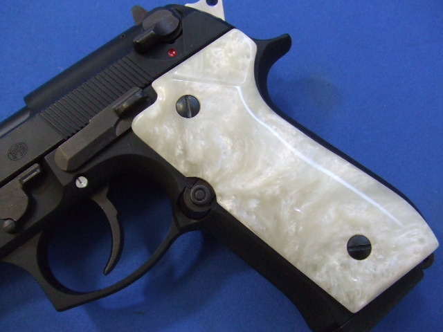 ベレッタM92FS DXバージョン ホワイトパールグリップ | ウエスタンアームズ