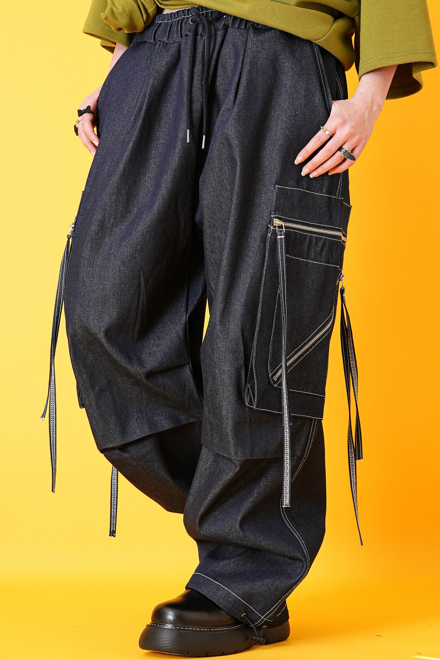 ロングコードジップ装飾ポケットデニムカーゴパンツ / ワイドパンツ