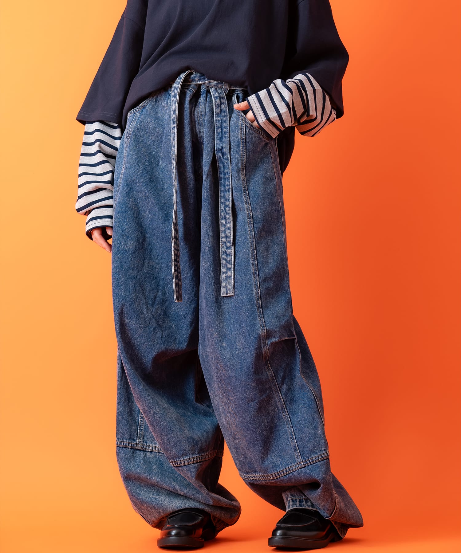 ウエストロングベルトワイドバレルレッグオーバーダイデニムパンツ