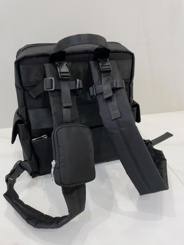 selva secreta】Square RUCKSACK(black)