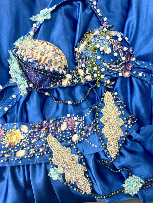 ベリーダンス衣装】装飾が華やか！エレガントなロイヤルブルー の