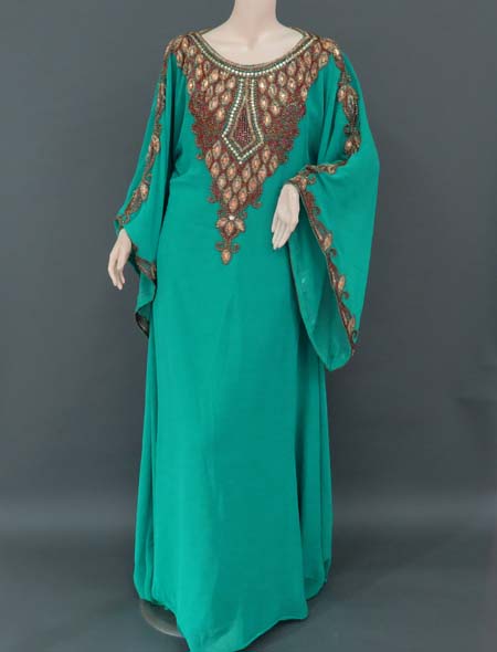 ベリーダンス衣装】ターコイズグリーンにゴージャスな装飾が映える